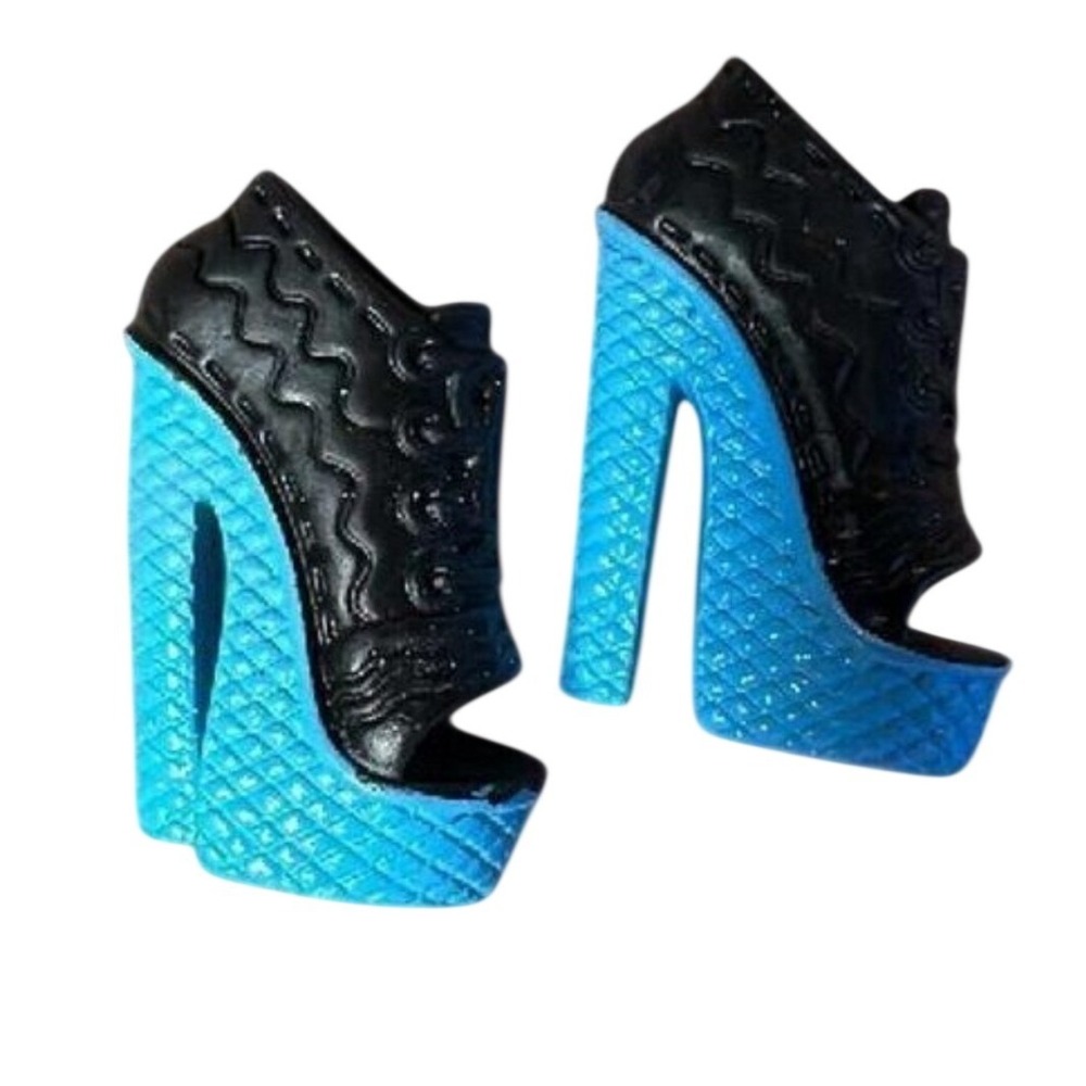 Monster High Ghoulia Yelps Deluxe Fashion Pack Black Blue Shoes heels boots